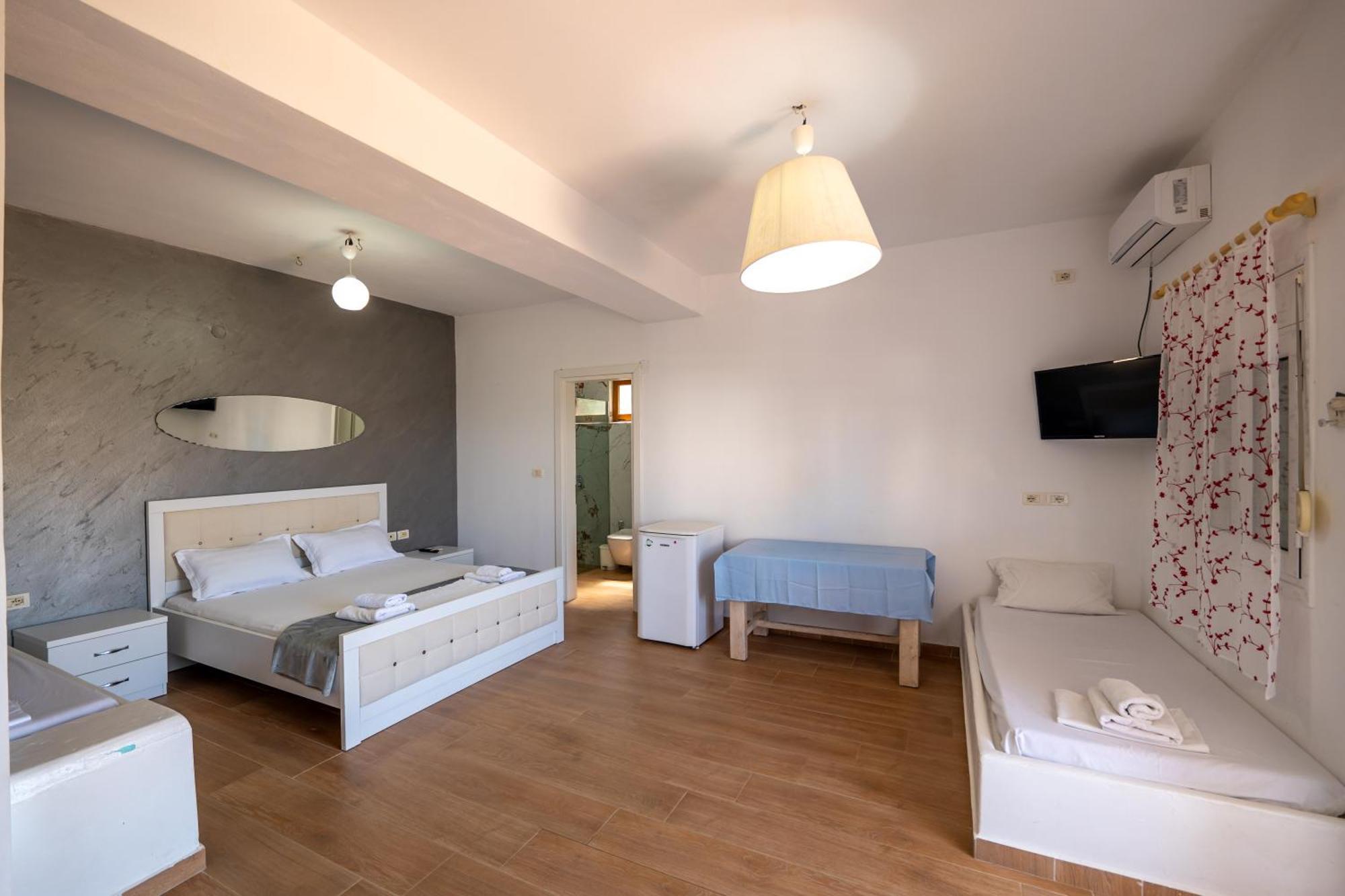Hotel Two Mermaids Ксамил Екстериор снимка